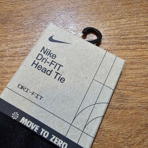 Nike Air Max Swoosh Head Tie Dri-Fit Reversible Black White Red Brand New - Picture 4 of 6